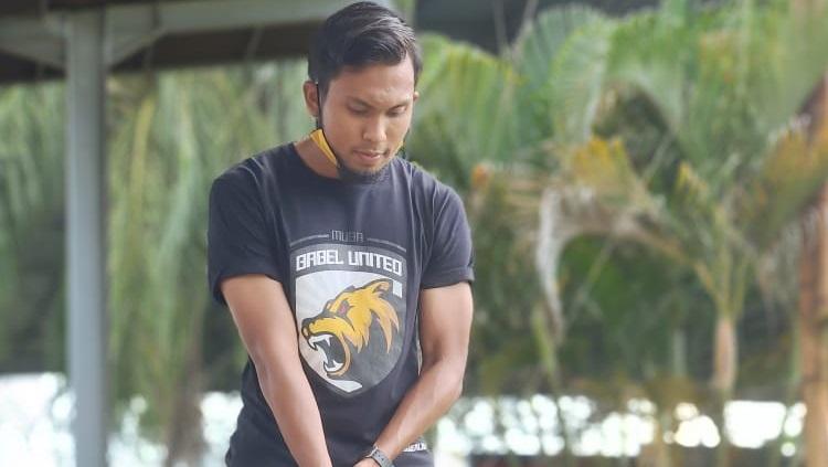 Gelandang Muba Babel United, Ichsan Kurniawan, cukup mahir bermain golf daripada rekan-rekannya yang lain.