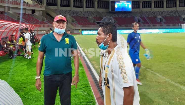 Tim sepak bola Jawa Timur dan tim tuan rumah Papua mendapatkan hadiah dari Gubernur Provinsi Papua, Lukas Enembe berupa uang pembinaan sebesar Rp100 juta.