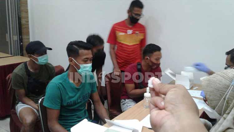Skuad klub Liga 2 Sriwijaya FC melakukan Rapid Test Virus Corona di Hotel Majestic, Palembang, Sabtu (24/10/2020).