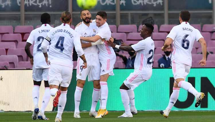 Selebrasi pemain Real Madrid rayakan gol pertama timnya dalam pertandingan LaLiga Spanyol 2020/21 antara Barcelona vs Real Madrid di Camp Nou, Sabtu (24/10/2020).