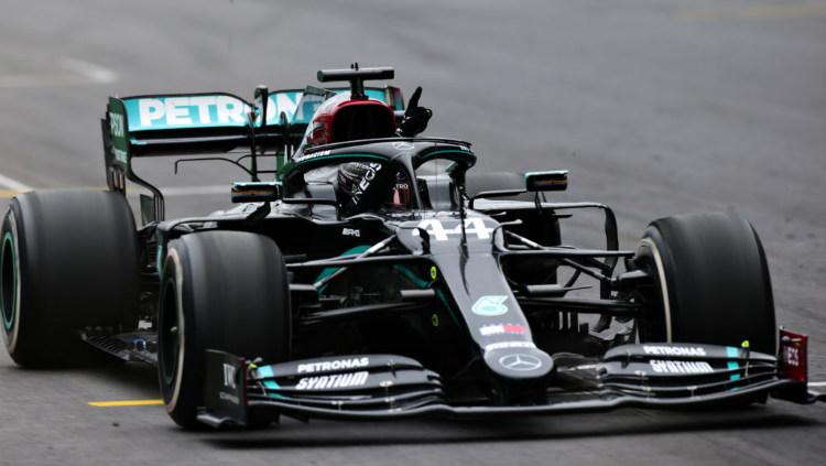 Pembalap Mercedes, Lewis Hamilton.