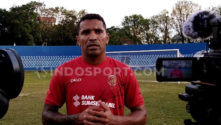 Striker andalan Sriwijaya FC Alberto Goncalves.