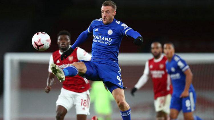 Aksi Jamie Vardy di laga Liga Inggris Arsenal vs Leicester City.
