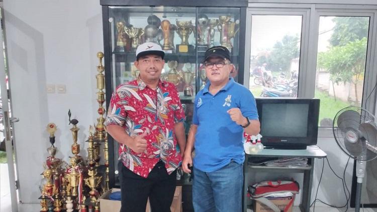 Owner SSB Cibinong Poetra, Herson Hizkia (kanan) dan Ketua Umum Putu Wira Pramana (kiri). - INDOSPORT