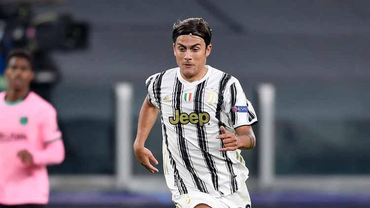 Paulo Dybala dari Juventus mengontrol bola selama pertandingan fase Grup G Liga Champions UEFA antara Juventus dan FC Barcelona Copyright: Juventus FC/Juventus FC via Getty Images