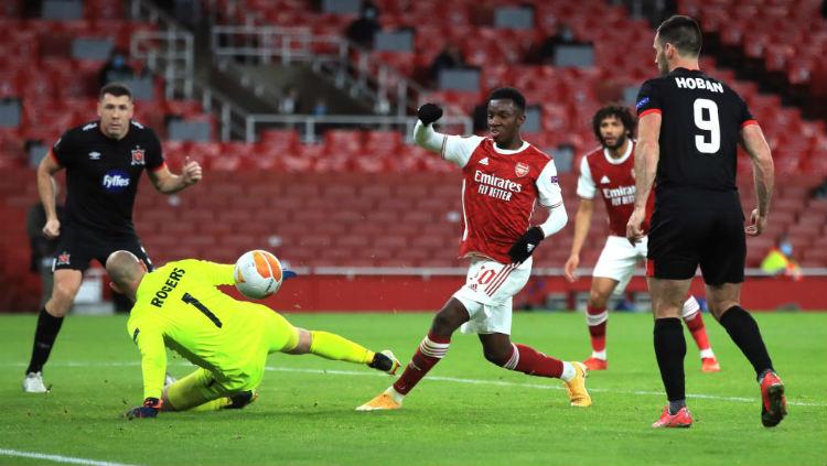 Aksi Eddie Nketiah dalam laga Liga Europa 2020/2021 antara Arsenal vs Dundalk.