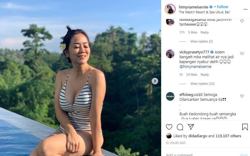 Tante Ernie Seksi dan Bugar di Kolam Renang, Vicky Prasetyo Langsung Beraksi Copyright: Instagram @himynameisernie