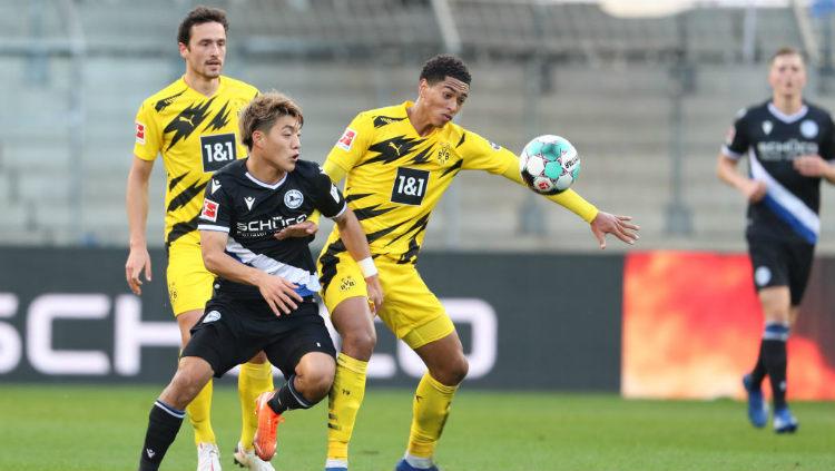 Borussia Dortmund sukses menang 2-0 atas Arminia Bielefeld pada pekan ke-6 Bundesliga Jerman 2020/2021. Mats Hummels menjadi pahlawan lewat torehan dua golnya.