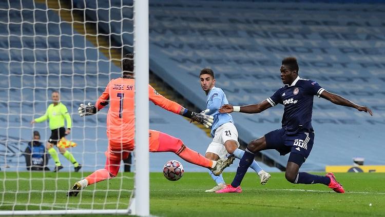 Striker Manchester City, Ferran Torres, mencetak gol pembuka ke gawang Olympiacos dalam pertandingan Liga Champions, Selasa (3/11/20).