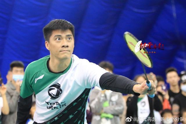 Mantan atlet bulutangkis China, Fu Haifeng. Copyright: Sina Sports