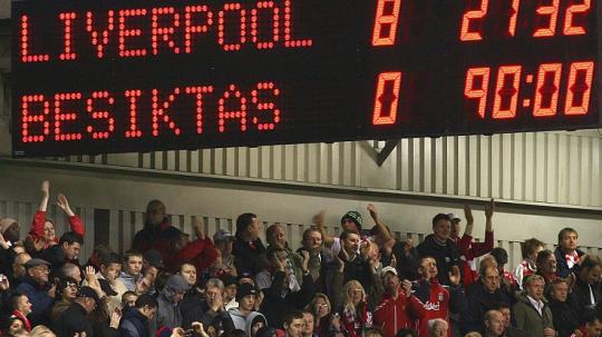 Papan skor pertandingan fase grup Liga Champions antara Liverpool kontra Besiktas, 6 November 2007.