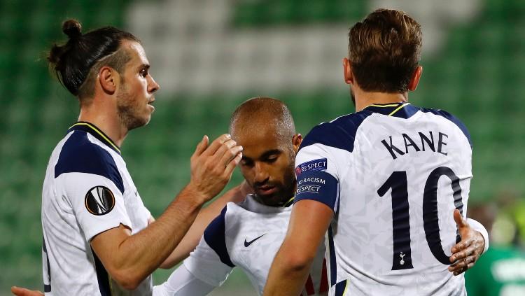 Lucas Moura merayakan golnya bersama Harry Kane dan Gareth Bale