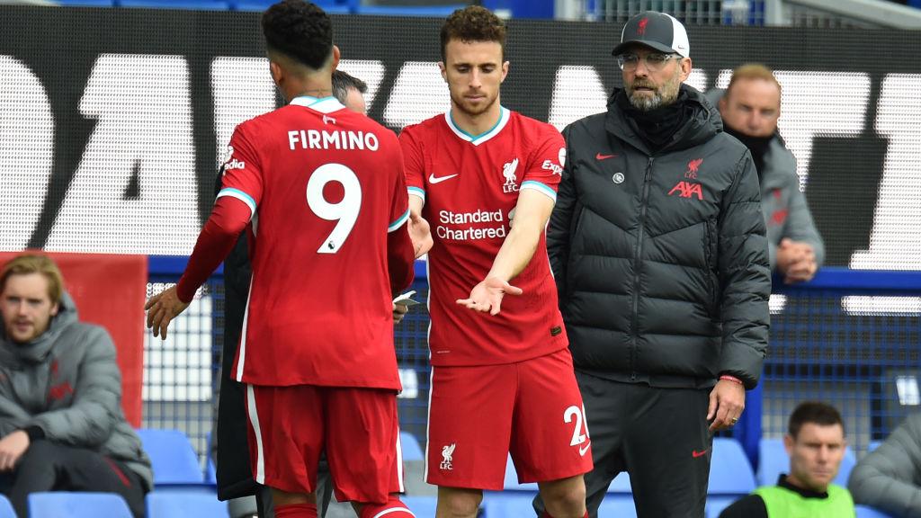 Roberto Firmino, Diogo Jota, dan pelatih Liverpool, Jurgen Klopp Copyright: Andrew Powell/Liverpool FC via Getty Images