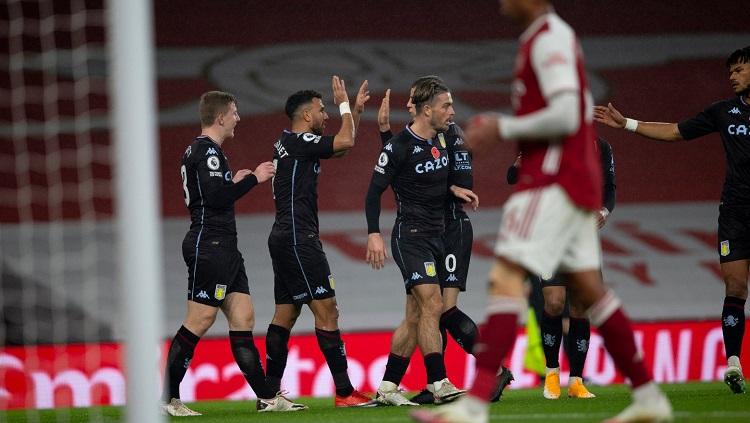 Selebrasi pemain Aston Villa usai memetik kemenangan atas Arsenal dalam pertandingan Liga Inggris, Minggu (8/11/20). - INDOSPORT