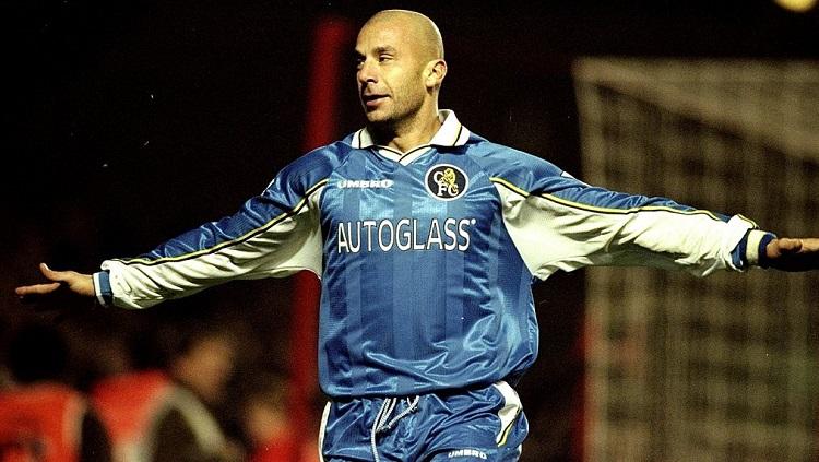 Selebrasi striker Chelsea, Gianluca Vialli, usai membobol gawang Arsenal dalam pertandingan Piala Liga Inggris di Stadion Highbury, 11 November 1998.