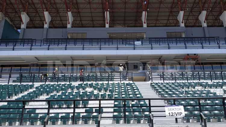 Tribun Stadion GBT sudah terpasang single seat.