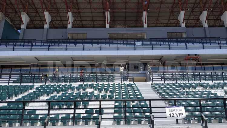 Tribun Stadion GBT sudah terpasang single seat. - INDOSPORT