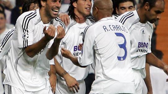 Selebrasi gol striker legendaris Real Madrid, Ruud van Nistelrooy.