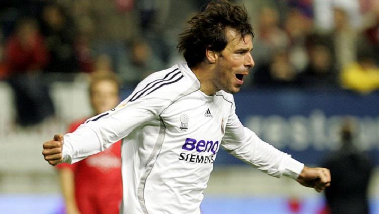 Selebrasi Ruud van Nistelrooy usai mencetak gol untuk Real Madrid dalam pertandingan LaLiga Spanyol kontra Osasuna, 12 November 2006.