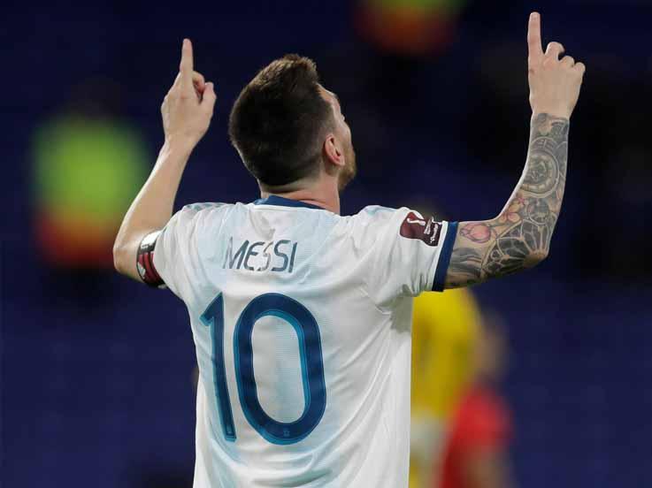 Selebrasi Lionel Messi usai mencetak gol ke gawang Paraguay, Kualifikasi Amerika Selatan untuk Qatar 2022. Copyright: JUAN IGNACIO RONCORONI/POOL/AFP via Getty Images