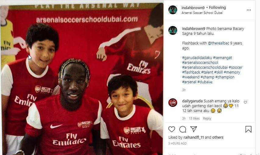 Jack Brown dan George Brown berpose bersama Bacary Sagna Copyright: instagram.com/indahbrown9