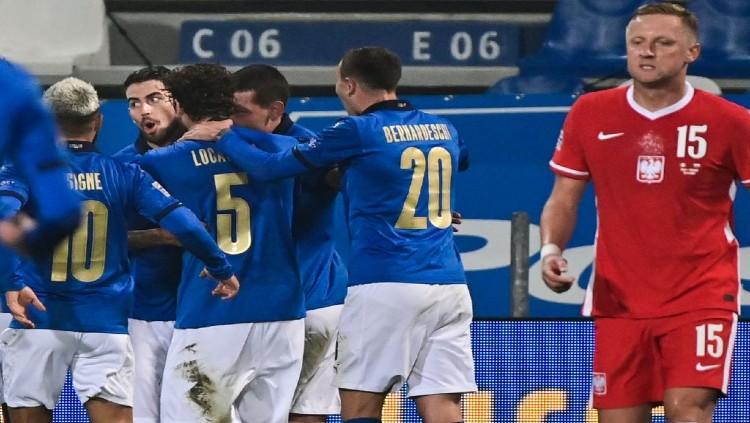 Para pemain Italia merayakan gol Jorginho