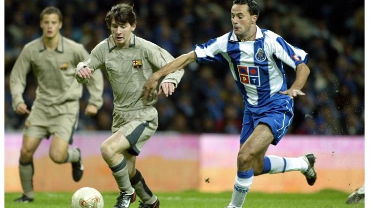 Aksi Lionel Messi dalam laga debut bareng tim utama Barcelona, 16 November 2003.