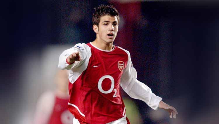 Dikabarkan menuju Como 1907, Cesc Fabregas merupakan jebolan La Masia yang juga dididik oleh Arsene Wenger. Foto: Tony Marshall/EMPICS via Getty Images.