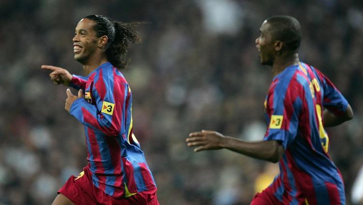 Selebrasi Ronaldinho usai mencetak gol untuk Barcelona dalam pertandingan LaLiga Spanyol kontra Real Madrid, 19 November 2005. - INDOSPORT