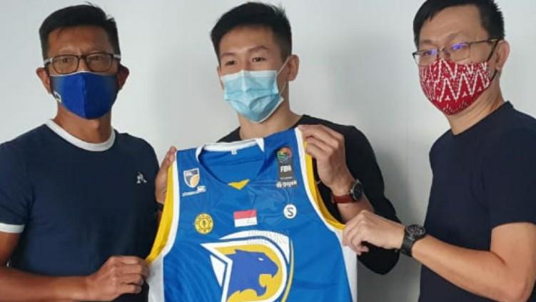 Prawira Bandung akhirnya resmi perpanjang kontrak Abraham Damar Grahita, yang juga merupakan shooting guard andalan Timnas Basket Indonesia jelang IBL 2023. - INDOSPORT