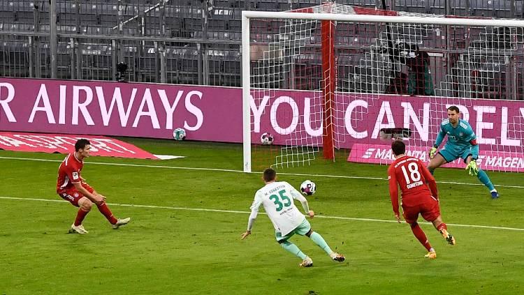 Proses gol pemain Werder Bremen, Maximilian Eggestein, ke jala Bayern Munchen dalam pertandingan Bundesliga, Sabtu (21/11/20). - INDOSPORT