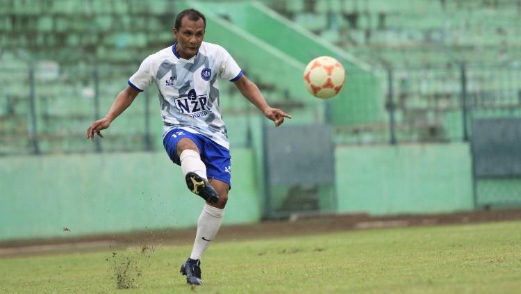 Mantan kapten legendaris Persik Kediri, Harianto. - INDOSPORT