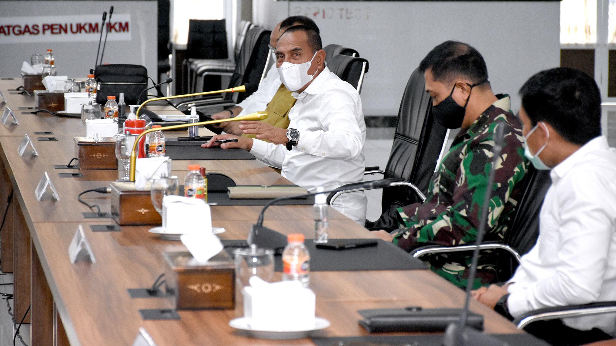 Gubernur Sumut, Edy Rahmayadi, saat memimpin rapat koordinasi terkait kelanjutan pembangunan Sport Center Sumut. - INDOSPORT
