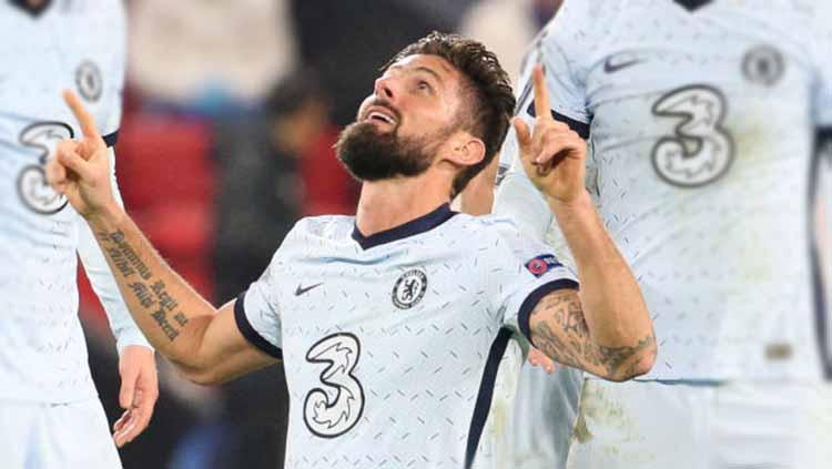Olivier Giroud di laga Rennes vs Chelsea.