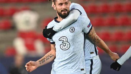 Olivier Giroud di laga Rennes vs Chelsea.