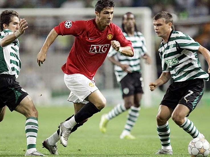 Aksi Cristiano Ronaldo dalam pertandingan Liga Champions antara Manchester United vs Sporting CP, 27 November 2007. Copyright: Manchester United