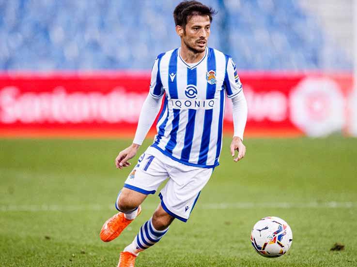 Di saat David Silva tampil gemilang membawa Real Sociedad ke puncak klasemen LaLiga Spanyol, Manchester City tertahan di peringkat 8 Liga Inggris. Ada apa?