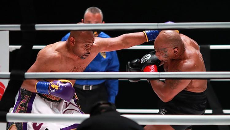 Usai Tanding Lawan Roy Jones Jr, Mike Tyson Nyaris KO di Tangan Fans