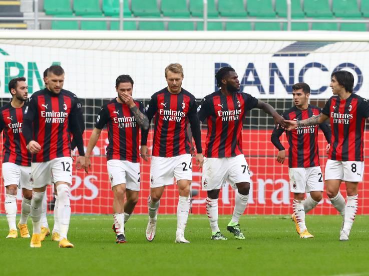 Para pemain AC Milan merayakan gol Franck Kessie kontra Fiorentina pada pertandingan Liga Italia, Minggu (29/11/20) Copyright: Marco Luzzani/Getty Images