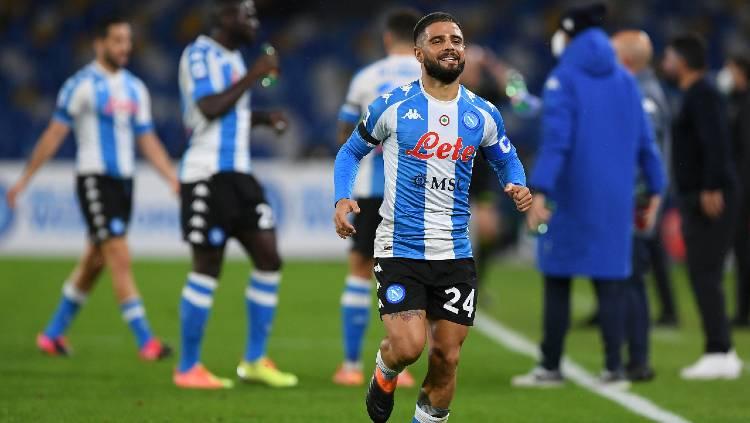 Pemain Napoli, Lorenzo Insigne, merayakan golnya ke gawang AS Roma dalam pertandingan Liga Italia, Senin (30/11/20) dini hari WIB.