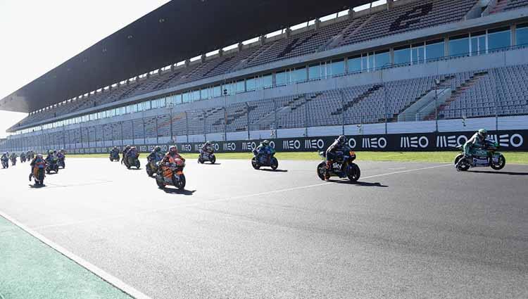 Pembalap MotoGP seri saat start dari grid, MotoGP di Algarve, Portugal.