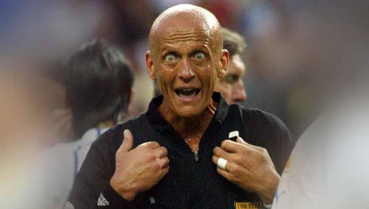 Mengenang sosok Pierluigi Collina, wasit berkepala plontos yang disegani dan ditakuti para pemain di atas lapangan.