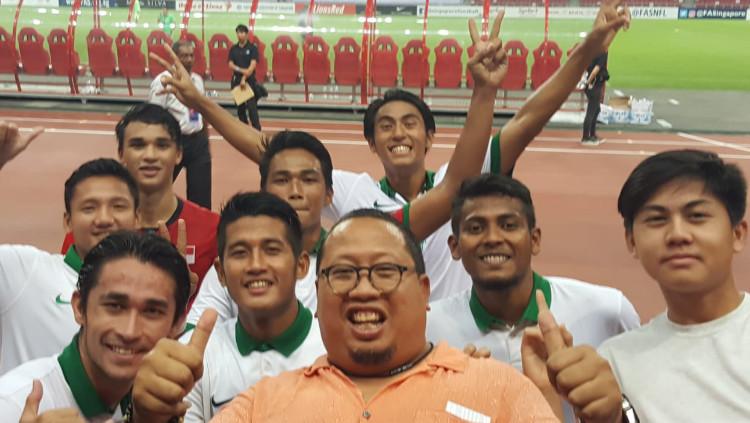 Muly Munial bersama para pemainnya.