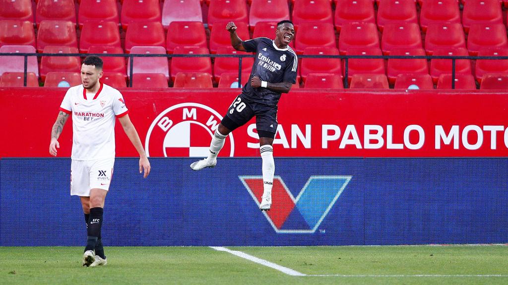 Real Madrid menangi laga LaLiga Spanyol lanjutan usai Sevilla lakukan gol bunuh diri karena gagal bendung serangan Vinicius Junior.
