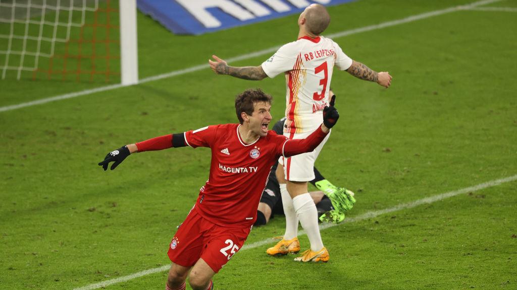 Thomas Muller berselebrasi usai mencetak gol di laga Bayern Munchen vs RB Leipzig - INDOSPORT