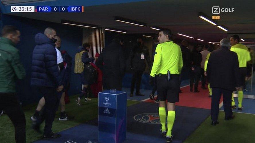 Laga PSG vs Istanbul Basaksehir dihentikan sementara karena kasus rasis wasit - INDOSPORT