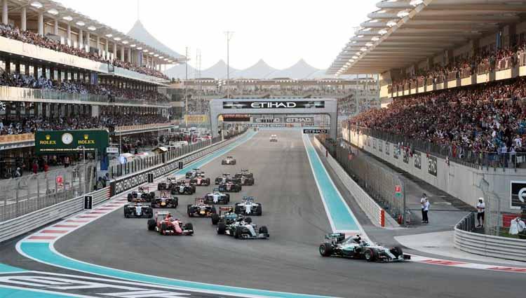 Berikut link live streaming seri balapan pamungkas Formula 1 (F1) GP Abu Dhabi yang berlangsung di sirkuit Yas Marina, Minggu (13/12/20) pukul 20:10 WIB. - INDOSPORT