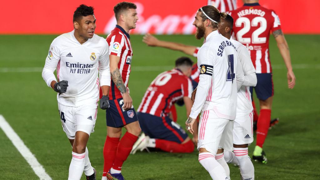 Casemiro selebrasi usai mencetak gol di laga Real Madrid vs Atletico Madrid Copyright: Angel Martinez/Getty Images