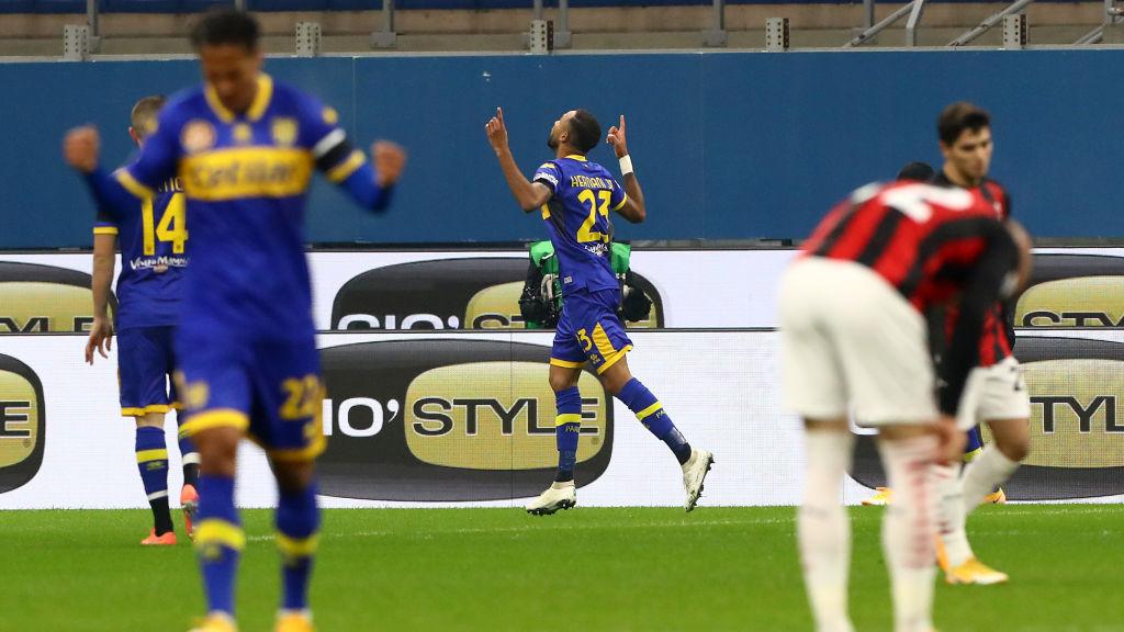 Selebrasi Hernani usai mencetak gol di laga AC Milan vs Parma