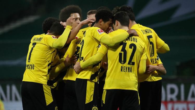 Borussia Dortmund sukses mencuri tiga poin penuh di kandang Werder Bremen, Weserstadion, dalam lanjutan Bundesliga 2020/2021, Rabu (16/12/20) dini hari WIB. - INDOSPORT